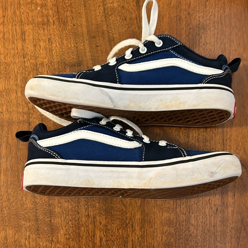 Youth Van’s Old Skool Low Top with Side Stripe and Sole Graphic - Picture 3 of 8